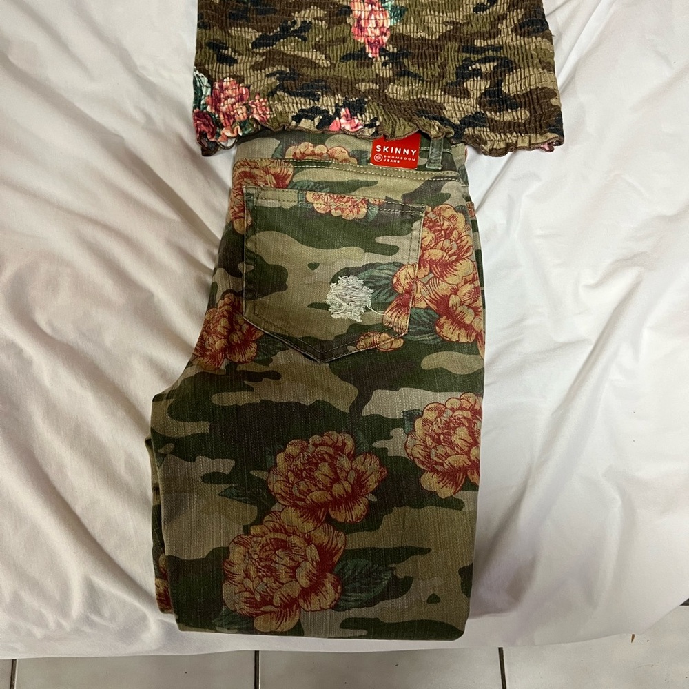Skinny Camo Floral Pants